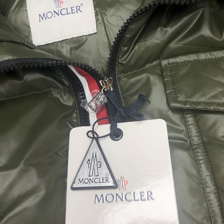 545Moncler Moncler Men's Down Coat big goods open    Asia Moncler counter available Hand sleeve with windproof elastic design Personalized double zipper Inside the double-layer lining to ensure that the clothes of warmth