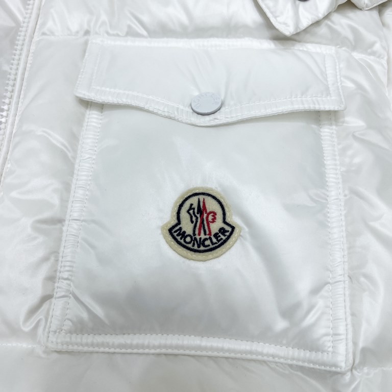 Pure down, not the cotton version on the market. 505 Model No. Y106Moncler 20FW Pocket Logo White Ribbon Down JacketThe fabric is classic nylon patent leather material, the United States imported lining cloth, high-densi