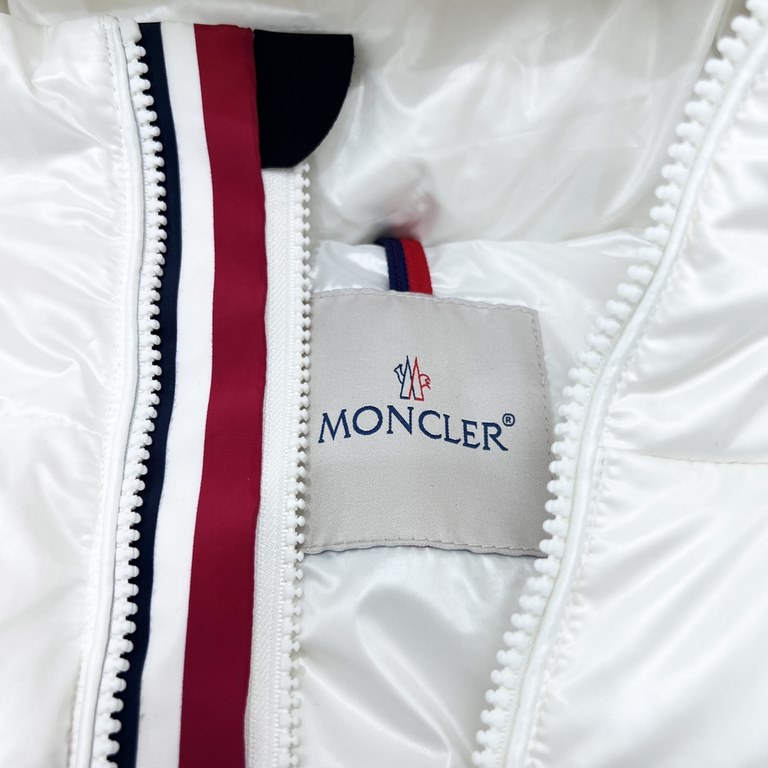 Pure down, not the cotton version on the market. 505 Model No. Y106Moncler 20FW Pocket Logo White Ribbon Down JacketThe fabric is classic nylon patent leather material, the United States imported lining cloth, high-densi