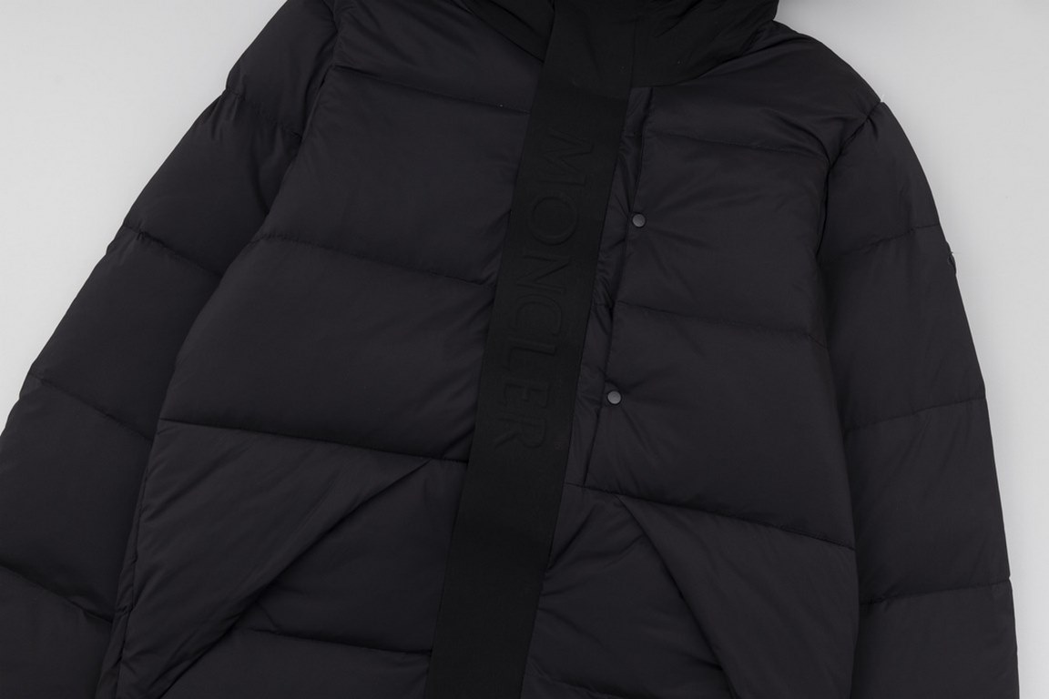 P630Top version Moncler Moncler Black Warrior winter explosion down jacketShort down jacket embossed gateway down jacket bread clothingThe official website has been out of stock placket embossed obvious difference betwee