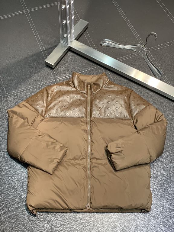 The P940 Down Jacket - LV Louis Vuitton Exclusive Standing Collar Down Jacket. Patchwork leather design, fashionable luxury details highlight the distinctive qualities, deconstructive tailoring treatment has achieved its