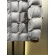 900.zegn Jeni 23 new casual and versatile knitted patchwork sleeve down jacket, this down jacket is made of innovative recycled nylon fabric, 35% Tencel plus 55% nylon fabric, quite a novel feature. With 90% white duck d