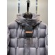 900.zegn Jeni 23 new casual and versatile knitted patchwork sleeve down jacket, this down jacket is made of innovative recycled nylon fabric, 35% Tencel plus 55% nylon fabric, quite a novel feature. With 90% white duck d