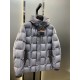 900.zegn Jeni 23 new casual and versatile knitted patchwork sleeve down jacket, this down jacket is made of innovative recycled nylon fabric, 35% Tencel plus 55% nylon fabric, quite a novel feature. With 90% white duck d