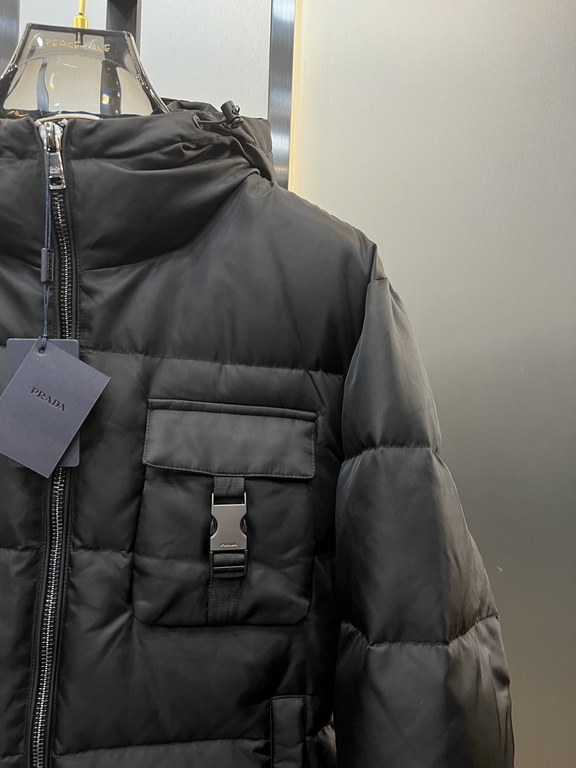 850prada prada new jacquard nylon down jacket metal small label down jacket. The down jacket is made from re-nylon recycled nylon in a modern design that complements the silhouette and features 95% white duck down for wa