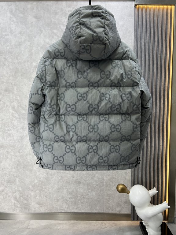 Support after years of return and exchange,P720.GUCCI Gucci All-over Printed Red and Green Webbing Hooded Down JacketHoned seam down jacket with 90 white duck down  nylon fabric lining! A great winter liner!!!! There are