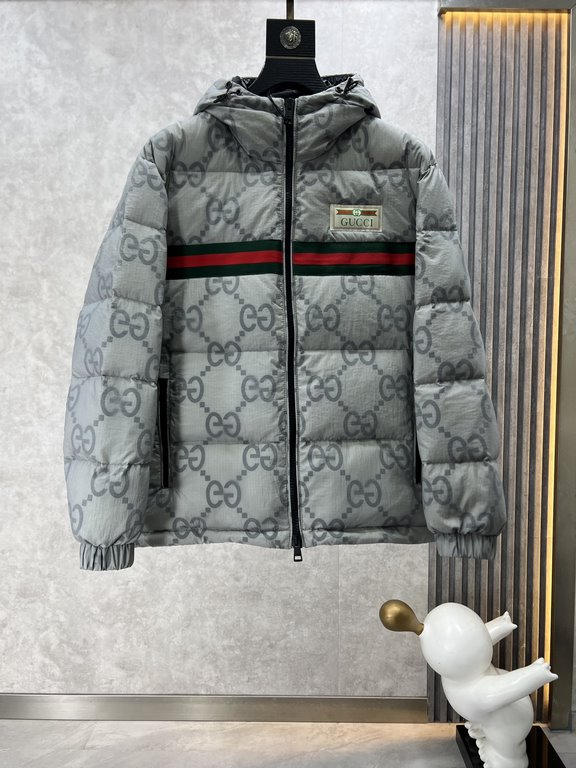 Support after years of return and exchange,P720.GUCCI Gucci All-over Printed Red and Green Webbing Hooded Down JacketHoned seam down jacket with 90 white duck down  nylon fabric lining! A great winter liner!!!! There are