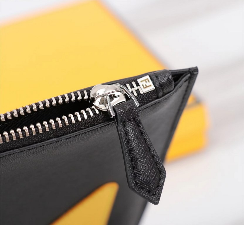 Brand FENDIStyle Crossbody Yellow Sticker ClutchItem No. 168568Color blackSize 30202Material imported cross grain cowhide leather  FENDI pouch Fendi handbag   super explosive models come to pull, head layer imported napp