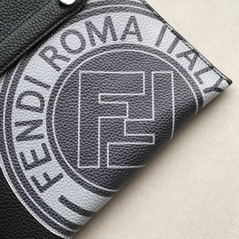 Black silkscreen men's chest bag crossbody bag, adjustable shoulder strap length, silkscreen F logo as a pattern, inner zipper pocket design. 2419cm