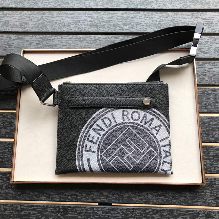 Black silkscreen men's chest bag crossbody bag, adjustable shoulder strap length, silkscreen F logo as a pattern, inner zipper pocket design. 2419cm