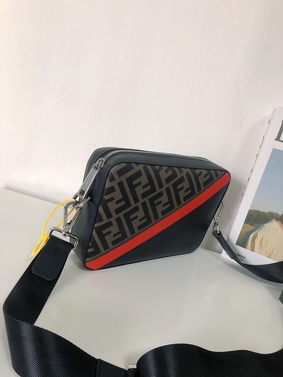 Original goods   New  FENDI (Fendi 2021-5)   explosive exclusive crossbody bag shipment, double F print pattern cloth with cowhide, the front with the collocation of colors perfectly suited to the user's needs, high-qual