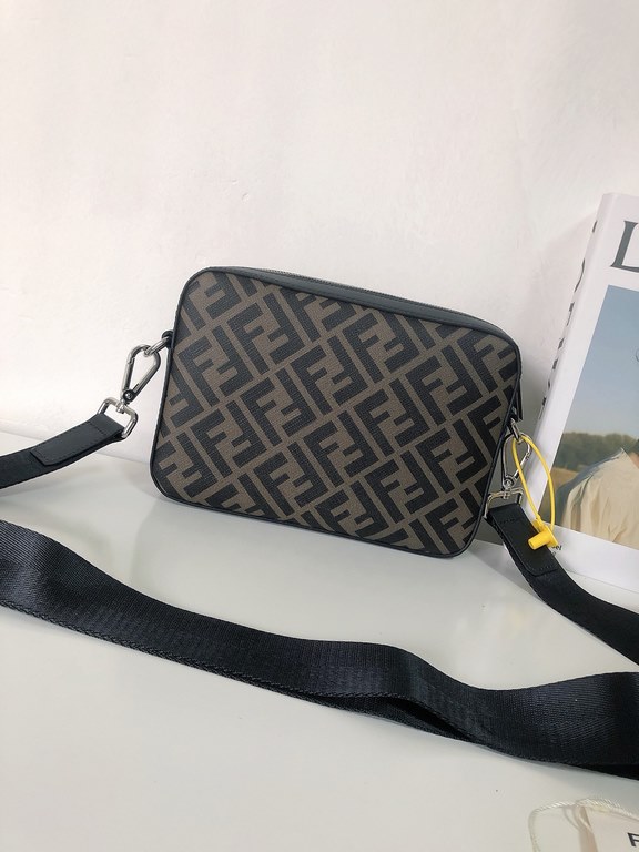 Original goods   New  FENDI (Fendi 2021-5)   explosive exclusive crossbody bag shipment, double F print pattern cloth with cowhide, the front with the collocation of colors perfectly suited to the user's needs, high-qual