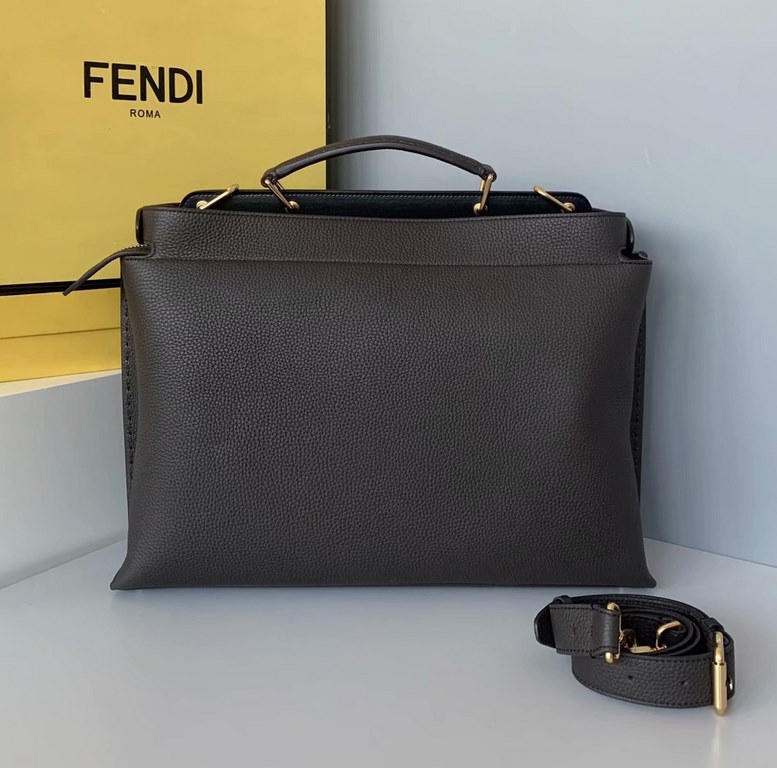 Is it the best men's model of the year     Super handsome and high-class style breaks through the classic design of the men's bag in the past     The black lining is also matched with a coffee-colored FF If you open it r