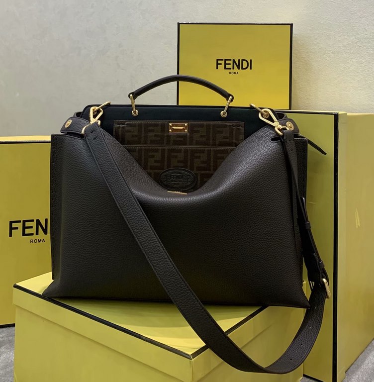 Is it the best men's model of the year     Super handsome and high-class style breaks through the classic design of the men's bag in the past     The black lining is also matched with a coffee-colored FF If you open it r