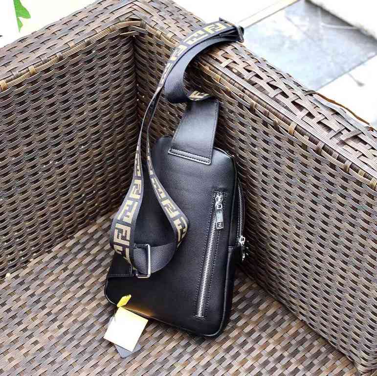 Original quality [brand name] new Fendi Fendi chest bag [product specifications] W19XH26XD6.5cm [product material] head layer cowhide [black] imported special shoulder strap F [product model] 0156-1.