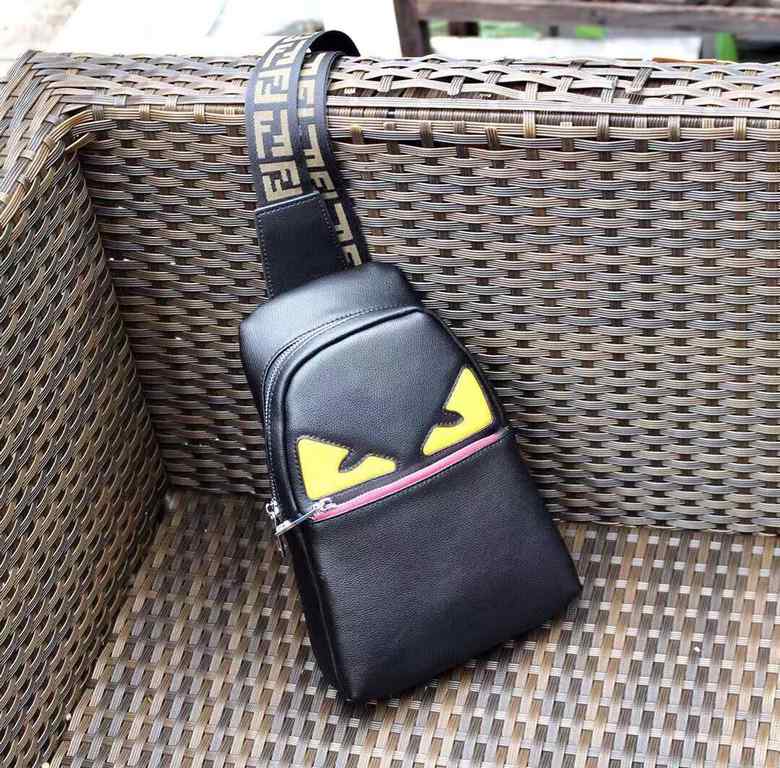 Original quality [brand name] new Fendi Fendi chest bag [product specifications] W19XH26XD6.5cm [product material] head layer cowhide [black] imported special shoulder strap F [product model] 0156-1.