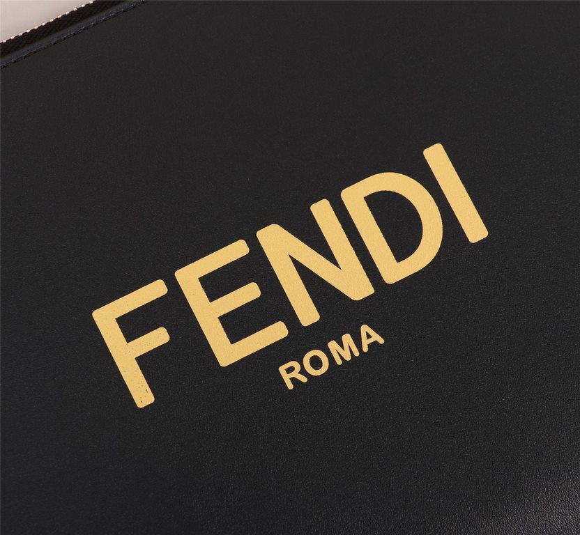 Brand FENDIDescription Organ silk-screened monogrammed handbagItem No. 168568Color blackSize 30202Material imported nappa cowhide leather  FENDI pouch Fendi handbag   super explosive models come to pull, the first layer 