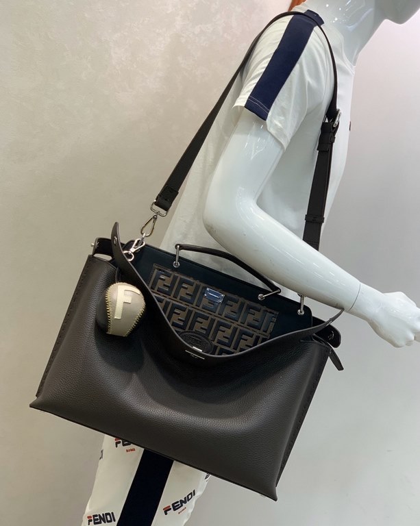 The top original single FENDI◣◥ 2020 new men's peekaboo handbags Simple shape with exquisite pocket details Express the young self, interpretation of continuous exploration and innovation of the spirit of fashion size; 4