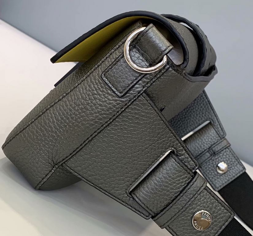 Heavy attack~~~When the classic baguette breaks into the men's world   ♂ more a harmony also let the changeable style and add a new flavor    detachable shoulder strap can be randomly changed with the style if only acros