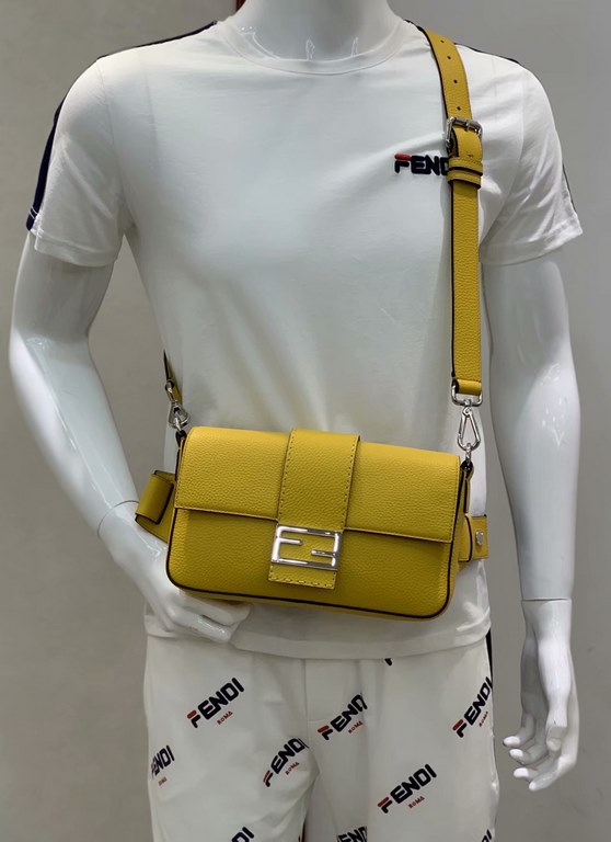 Heavy attack~~~When the classic baguette breaks into the men's world   ♂ more a harmony also let the changeable style and add a new flavor    detachable shoulder strap can be randomly changed with the style if only acros