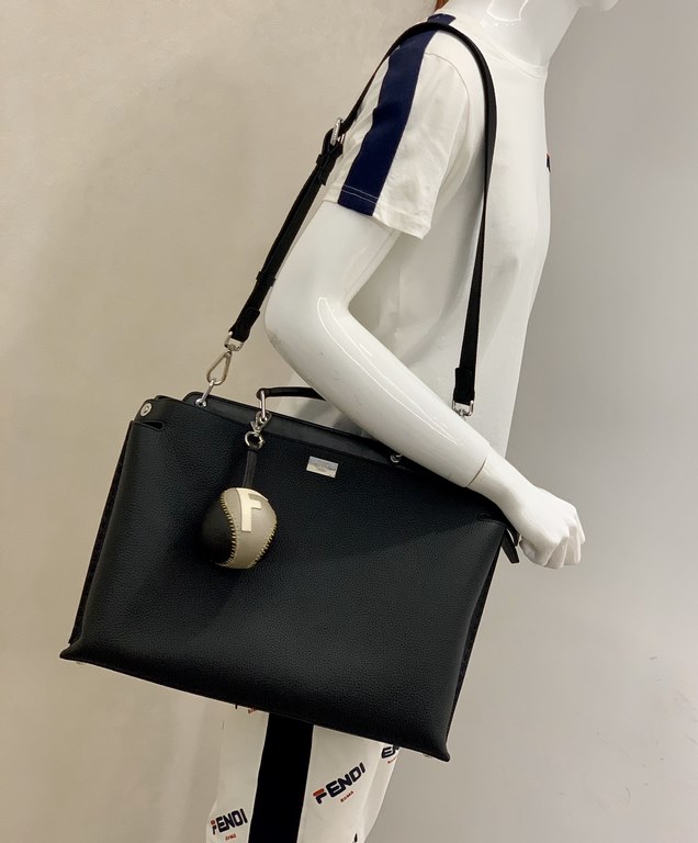 2020 new men's peekaboo handbags Simple shape with exquisite pocket details Expressing the young self, interpreting the spirit of continuous exploration and innovation of fashion size; 41x13x29cm