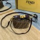 Upgraded version of the coffee oil wax cowhide ~ Fendi by the jittery netroots blogger love  in the old flower popping models, you can call it oil skin cosmetic bag, lunch box bag  This lunchbox is square, but it is char