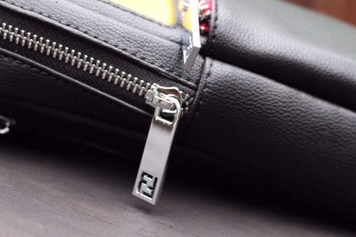 Original quality [brand name] new Fendi Fendi chest bag [Product Specifications] W19XH26XD6.5cm [Product Material] head layer cowhide [black] imported special shoulder strap F [Product Model] 6015