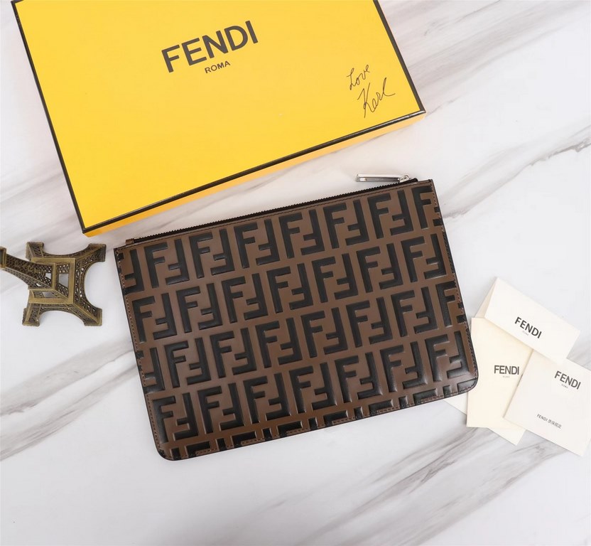 Brand FENDIDescription silk-screened steel handbagItem No. 168568Color khakiSize 30202Material imported nappa leather  FENDI pouch Fendi handbag   super explosive models come to pull, the first layer of imported Napa cow