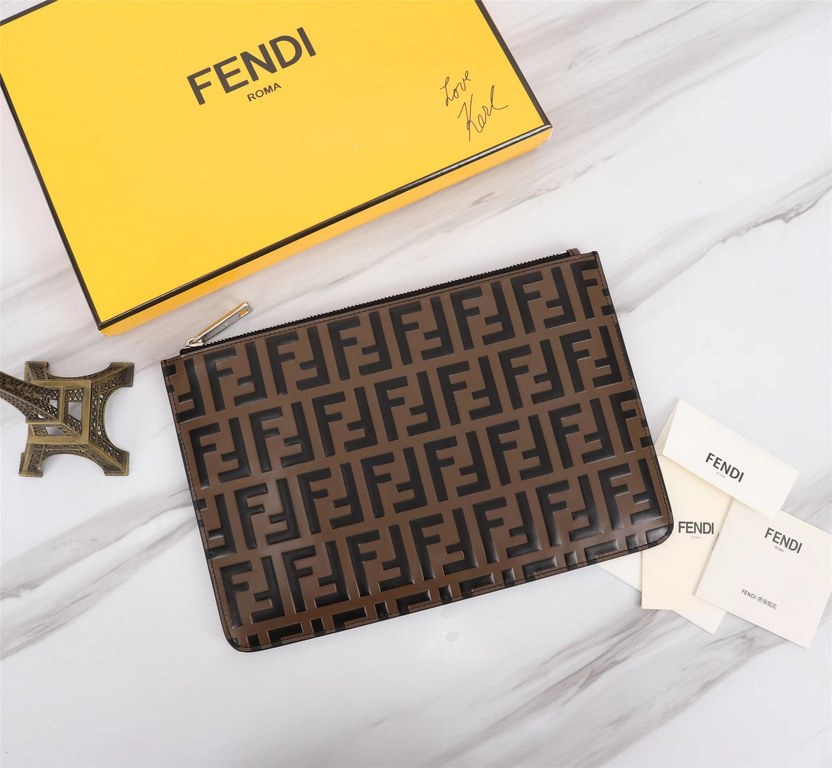 Brand FENDIDescription silk-screened steel handbagItem No. 168568Color khakiSize 30202Material imported nappa leather  FENDI pouch Fendi handbag   super explosive models come to pull, the first layer of imported Napa cow