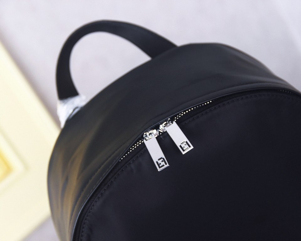 秘[Fendi 9038 Backpack]     Italian Milan counter new   Imported waterproof special fabric with cowhide leather  [Strong] Casual outdoor double backpacks, call the counter     Top single original goods   [Strong] That tex