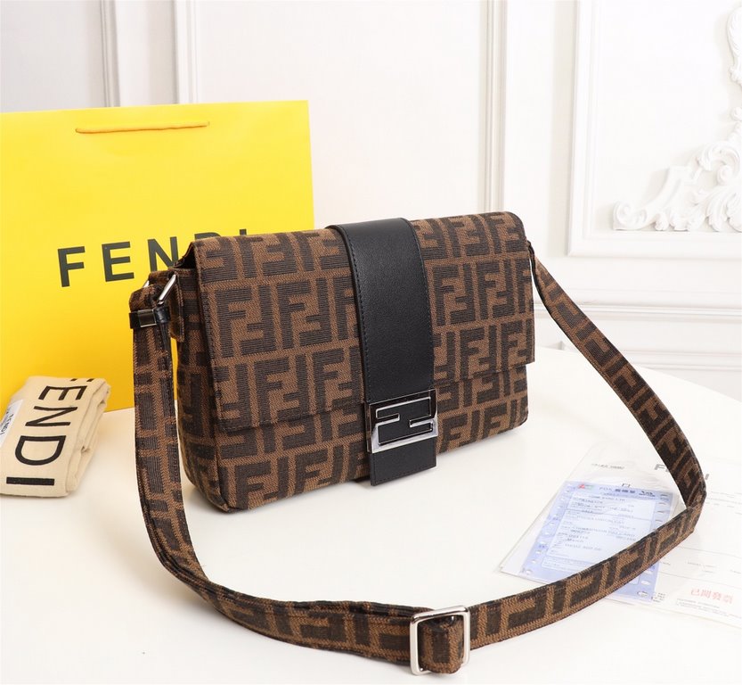 FENDI (Fendi   ) crossbody bag and have a very practical, the front pocket with the original leather, the bag body are customized imported waterproof material, hardware supporting, and counter synchronization. Quickly sm