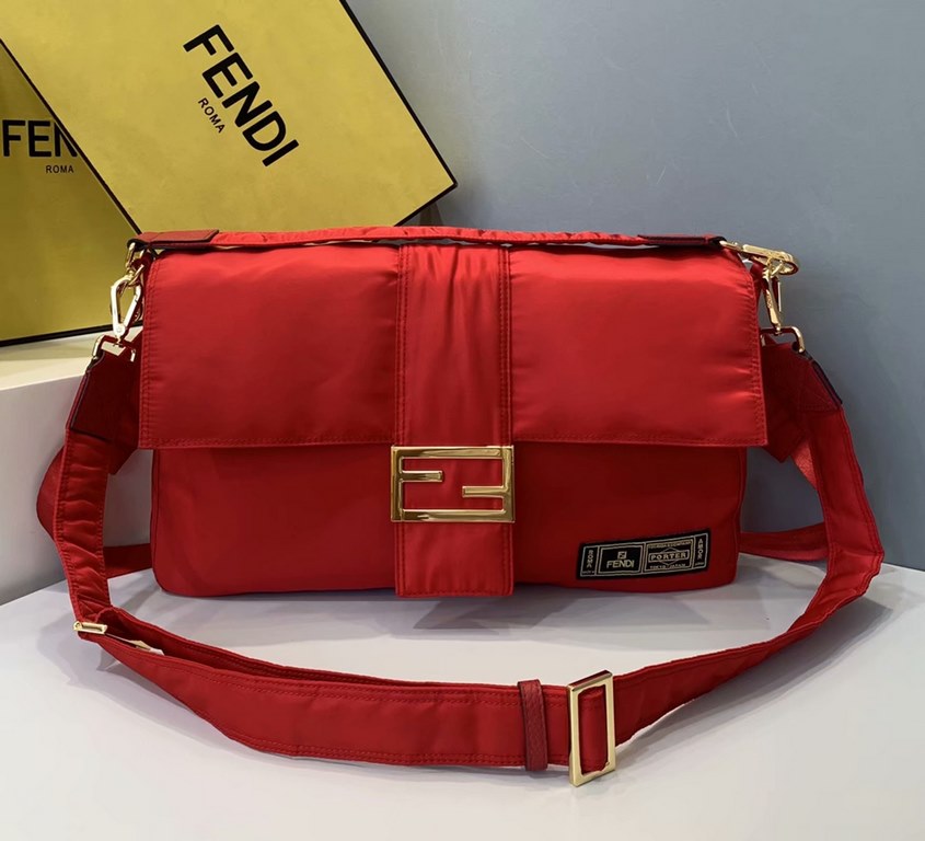 Innovation and the use of ultra-lightweight and durable nylon material to help the classic handbags reawaken the new life   want to look bright and eye-catching breakthrough this is absolutely suitable for the appropriat