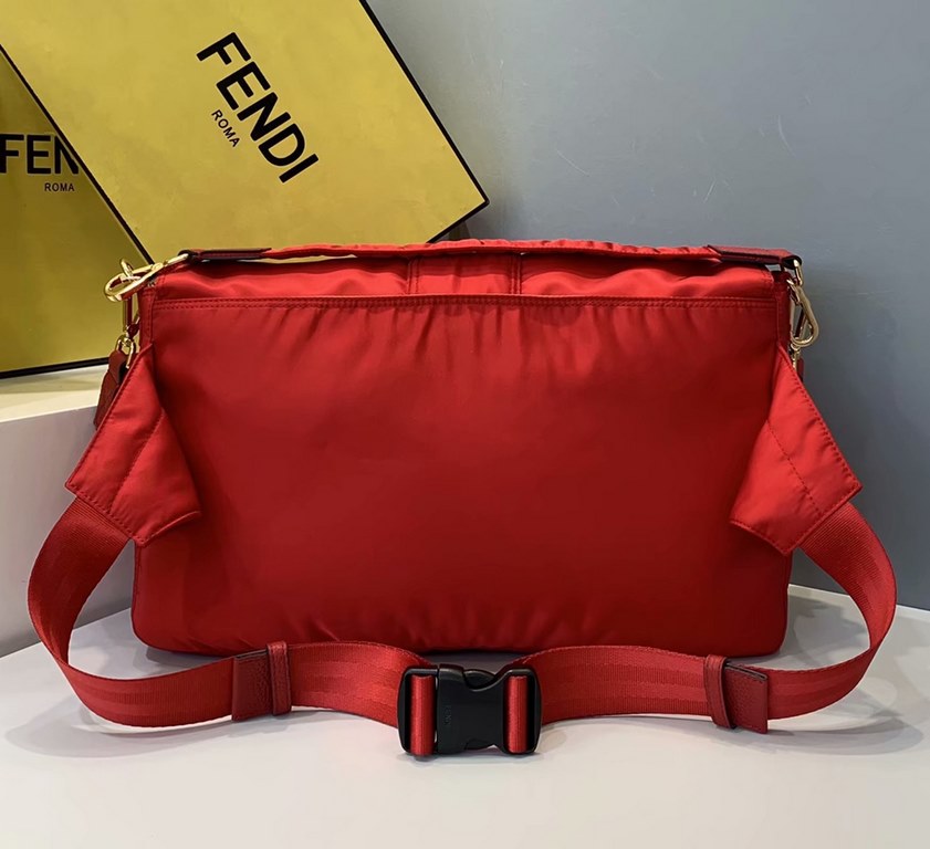 Innovation and the use of ultra-lightweight and durable nylon material to help the classic handbags reawaken the new life   want to look bright and eye-catching breakthrough this is absolutely suitable for the appropriat