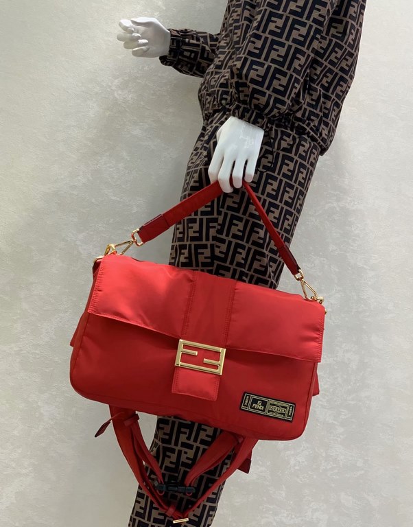 Innovation and the use of ultra-lightweight and durable nylon material to help the classic handbags reawaken the new life   want to look bright and eye-catching breakthrough this is absolutely suitable for the appropriat