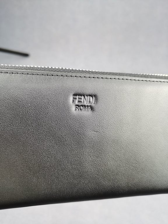 Brand FENDI FendiModel No. Yellow F Single PullItem No. 868568Color blackSize 19.510.53Material large surface with imported first layer Napa cowhide, lining with black sheepskin, feel delicateFENDI zipper wallet Introduc