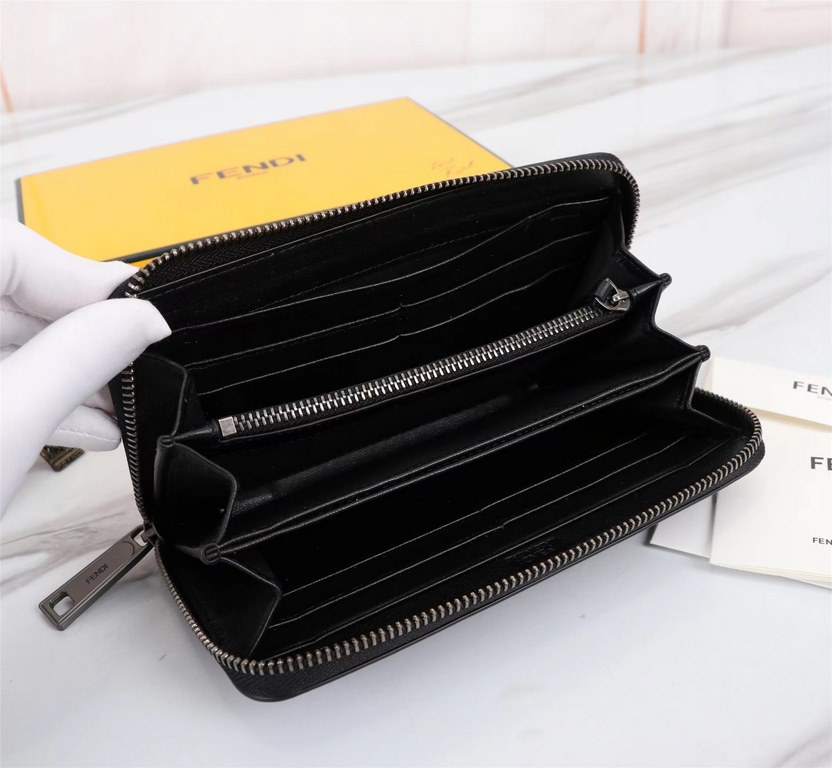 Brand FENDIModel Black Snake Single PullItem No. 868568Color Black SnakeskinSize 19.510.53Material Imported head layer nappa cowhide on the surface, black sheepskin lining, feel delicateFENDI zipper wallet Introduction t