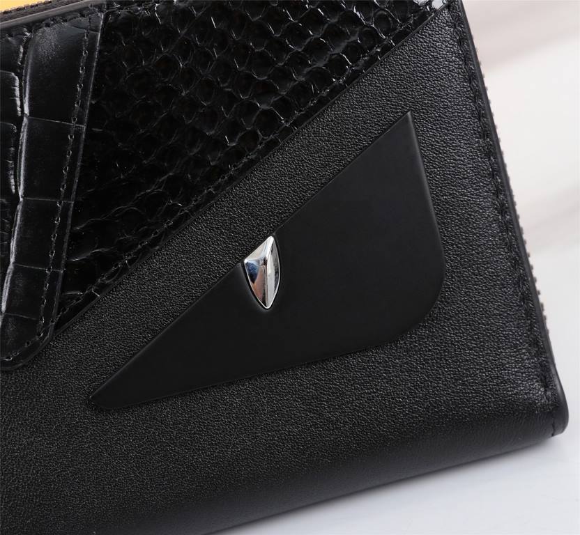 Brand FENDIModel Black Snake Single PullItem No. 868568Color Black SnakeskinSize 19.510.53Material Imported head layer nappa cowhide on the surface, black sheepskin lining, feel delicateFENDI zipper wallet Introduction t