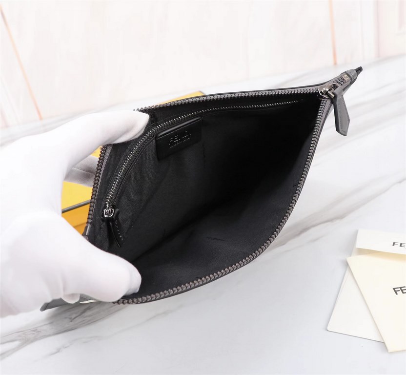 Brand FENDIDescription black and gray clutch bagItem No. 168568Color BlackSize 30202Material imported nappa leather  FENDI pouch Fendi handbag   super explosive models come to pull, the first layer of imported Napa cowhi