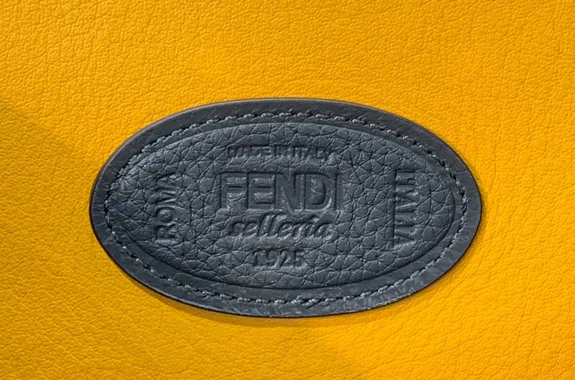 The top original single FENDI◣◥ 2020 new men's peekaboo handbags Simple shape with exquisite pocket details Express the young self, interpretation of continuous exploration and innovation of the spirit of fashion size; 4