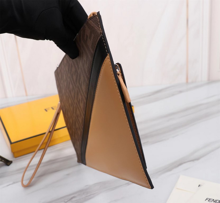 Brand FENDIDescription Organized PVC clutch with black stripesItem No. 168568Color brownSize 30202Material head imported nappa cowhide   double letters PVC  FENDI pouch Fendi handbag   super explosive models come to pull