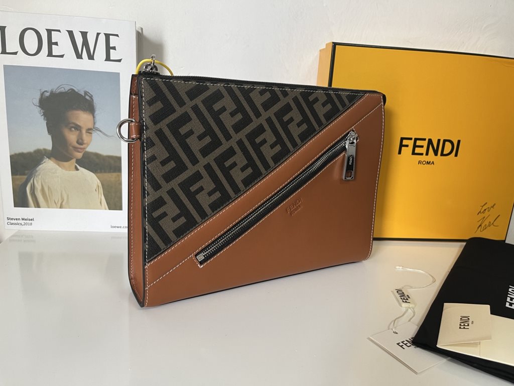 , FENDI (Model2031-5)   Fendi new handbag Original quality, perfect workmanship, another super explosive models to come! Super stylish and cute, free from the previous classic design enough to attract attention   FENDI E