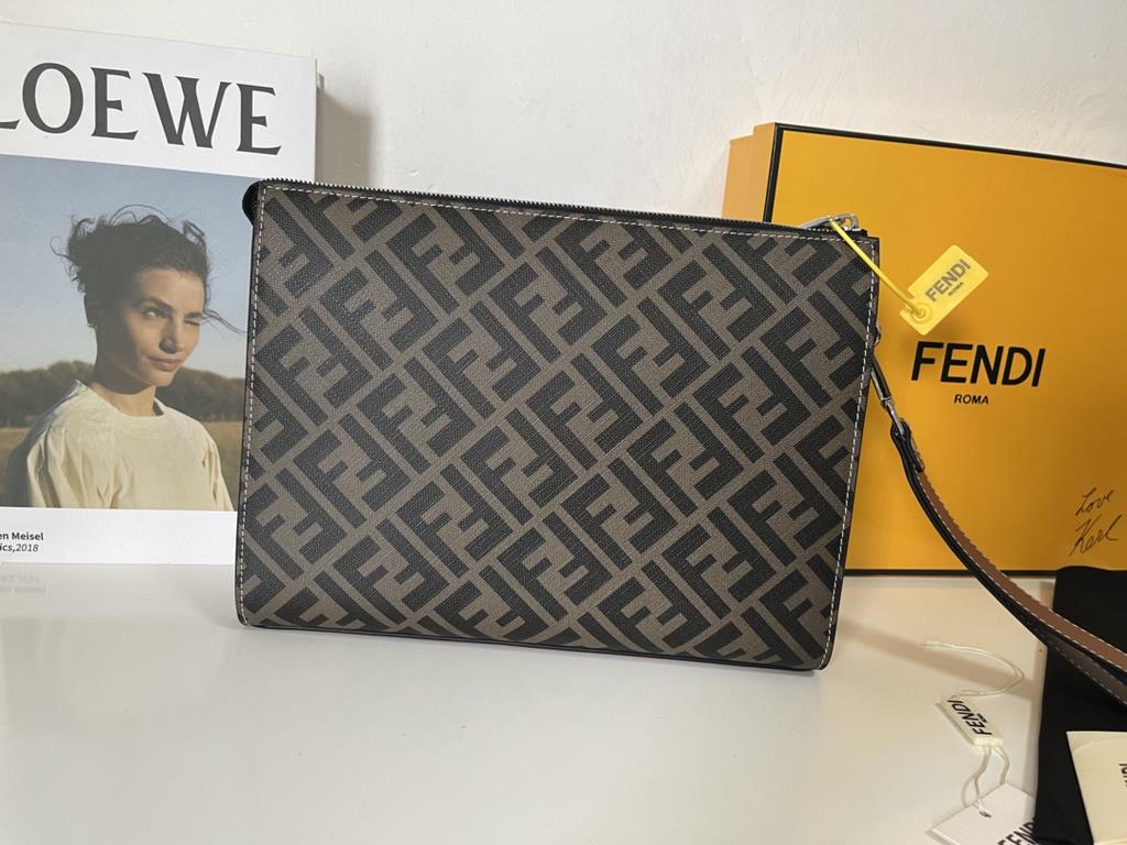 , FENDI (Model2031-5)   Fendi new handbag Original quality, perfect workmanship, another super explosive models to come! Super stylish and cute, free from the previous classic design enough to attract attention   FENDI E