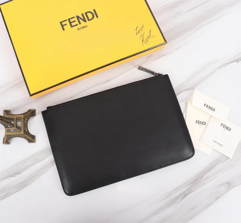 Brand FENDIModel Black Snake ClutchItem No. 168568Color black   black iron   real snake skinSize 30202cmMaterial imported nappa leather  FENDI pouch Fendi handbag   super explosive models come to pull, the first layer of