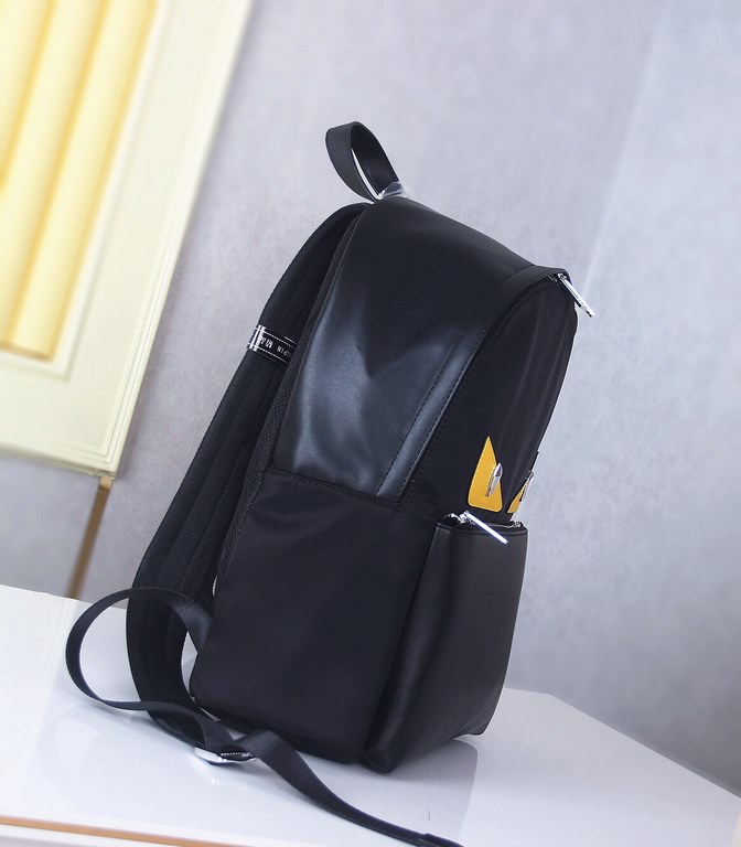 秘 [Fendi 9035 Backpack]     Italian Milan counter new    Imported waterproof special fabric with cowhide leather  [Strong] Casual outdoor double backpacks, call the counter     Top single original goods  [Strong] That te