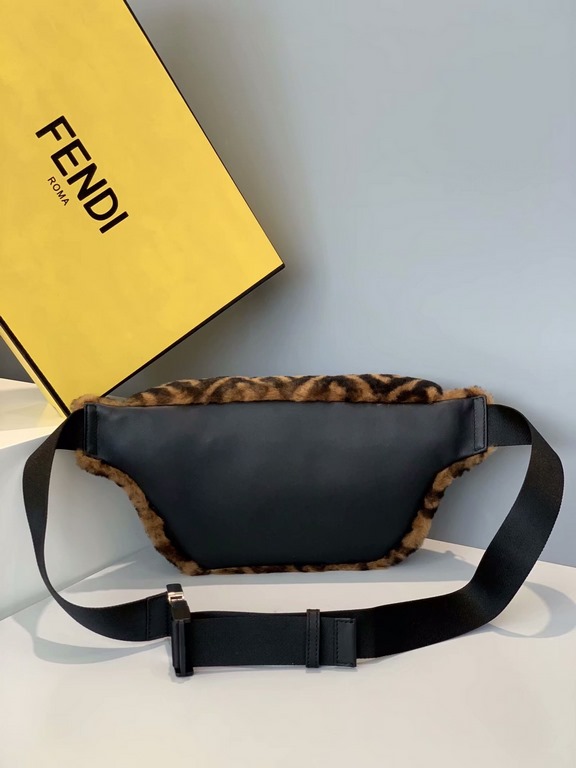 F family Cowhide and wool Embossed with black F pattern, can be used as a chest pack or fanny pack, adjustable strap length, zipper closure, internal zipper pocket.30817cm