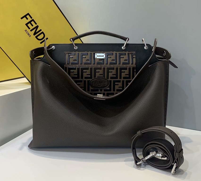 Is it the best men's model of the year     Super handsome and high-class style breaks through the classic design of the men's bag in the past     The black lining is also matched with a coffee-colored FF If you open it r