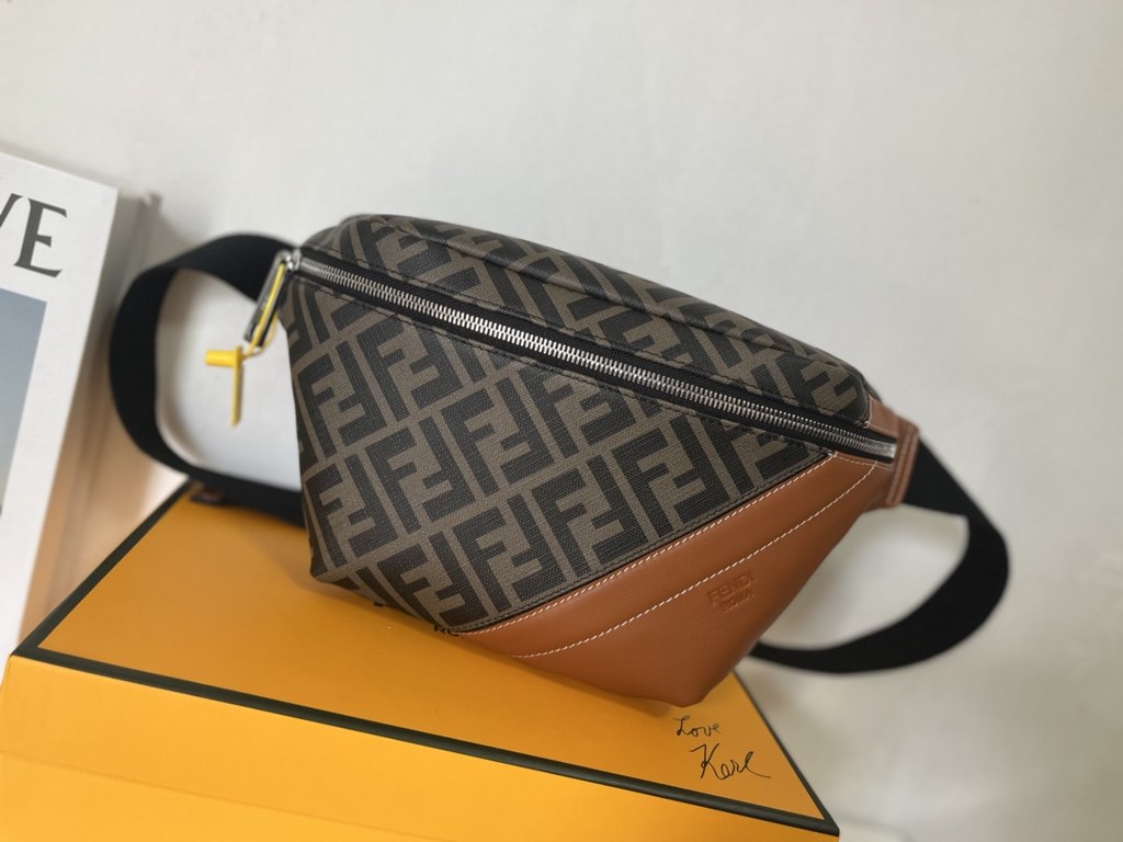 Original goods   (with box) New  FENDI (Fendi 2032-5)   explosive exclusive crossbody bag shipment, double F print pattern cloth with cowhide, the front with the collocation of colors perfectly suited to the user's needs