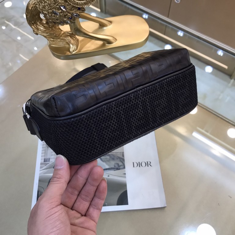 FENDI (Fendi   8778) new crossbody bag listing, this year fendi big hit, absolutely enhance the quality of life, go out the essentials. The front pocket with the original leather, bag body are customized imported mesh fa