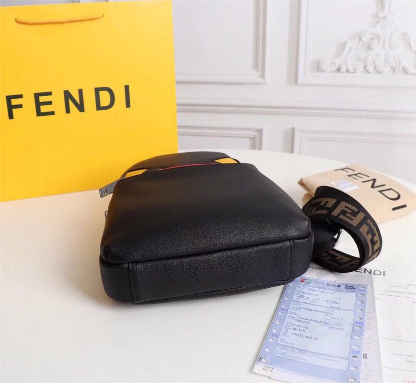 Original quality [brand name] new Fendi Fendi chest bag [Product Specifications] W19XH26XD6.5cm [Product Material] head layer cowhide [black] imported special shoulder strap F [Product Model] 6015