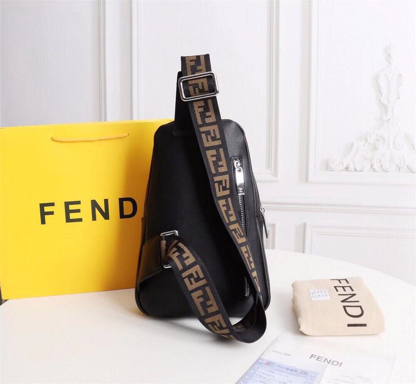 Original quality [brand name] new Fendi Fendi chest bag [Product Specifications] W19XH26XD6.5cm [Product Material] head layer cowhide [black] imported special shoulder strap F [Product Model] 6015